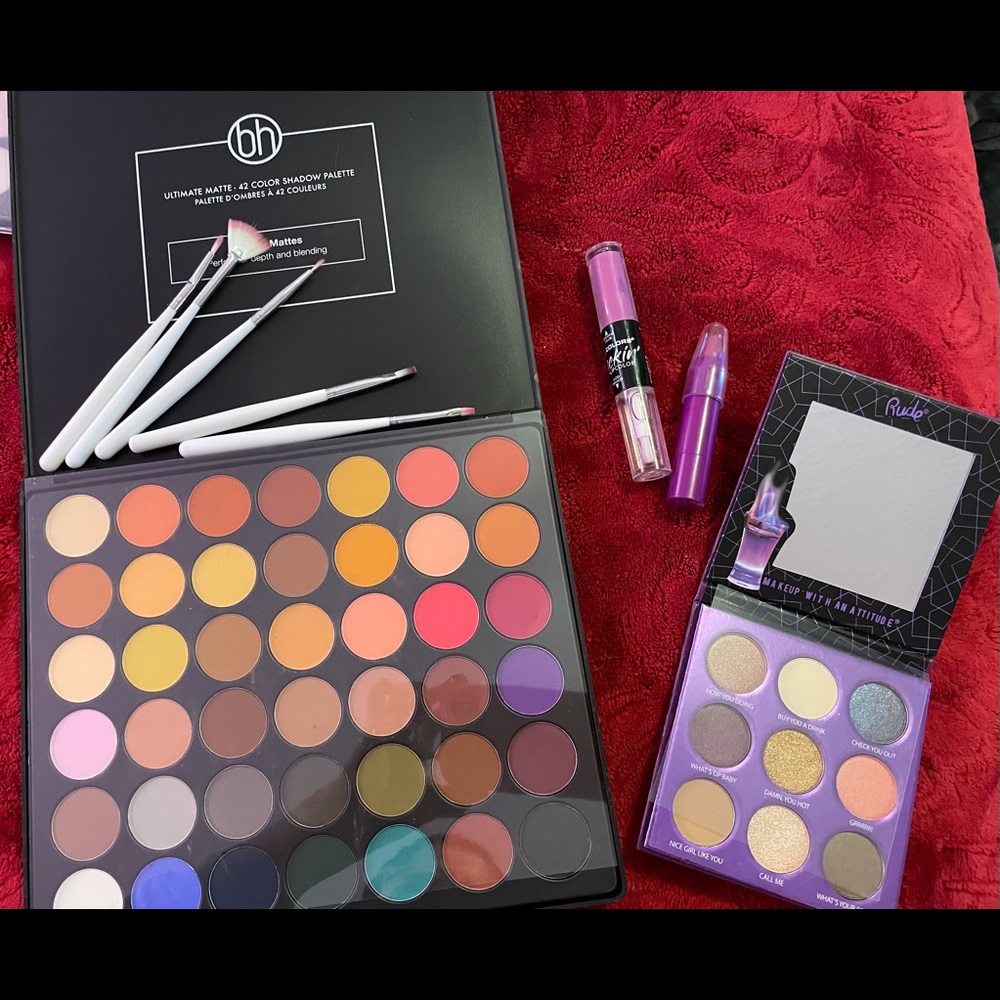Makeup set - Picture 2 of 3